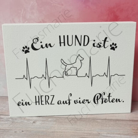 Holzschild mit Text: Ein Hund ist ein Herz auf vier Pfoten