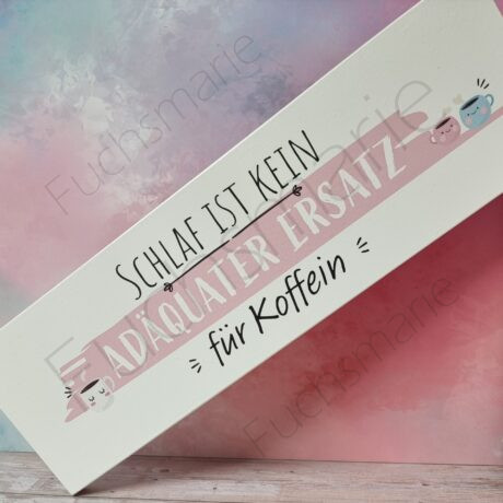 Holzschild mit Text: Schlaf ist kein adäquater Ersatz für Koffein