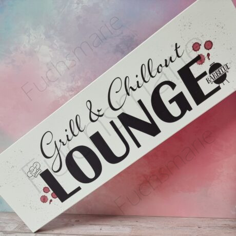 Holzschild mit Text: Grill und Chillout Lounge