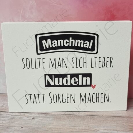 Schild mit Text: Manchmal sollte man sich lieber Nudeln statt sorgen machen.