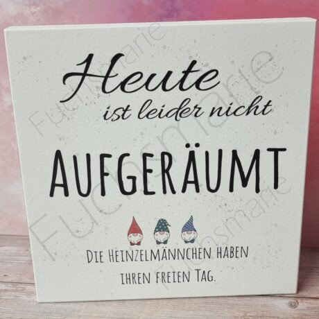 Holzschild Familie Flur. Heute ist leider nicht aufgeräumt. Die Heinzelmännchen haben ihren freien Tag.