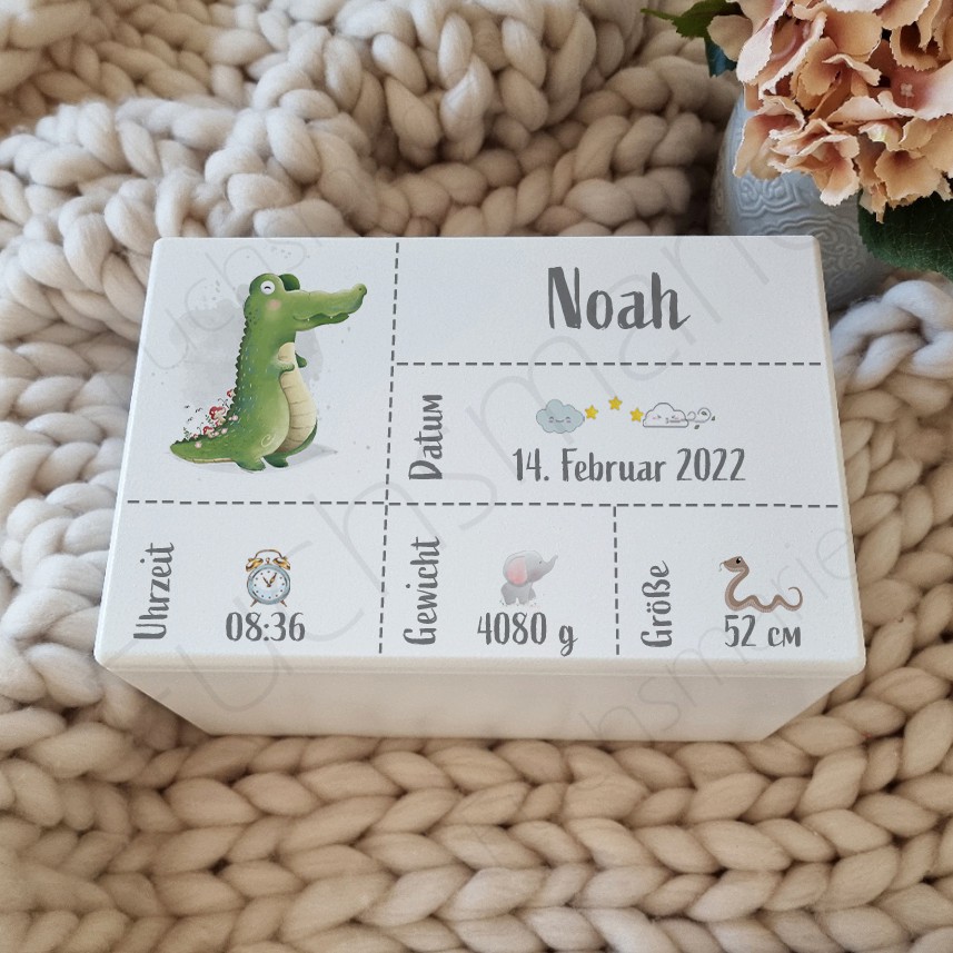 Erinnerungsbox mit Geburtsdaten und Krokodil Motiv