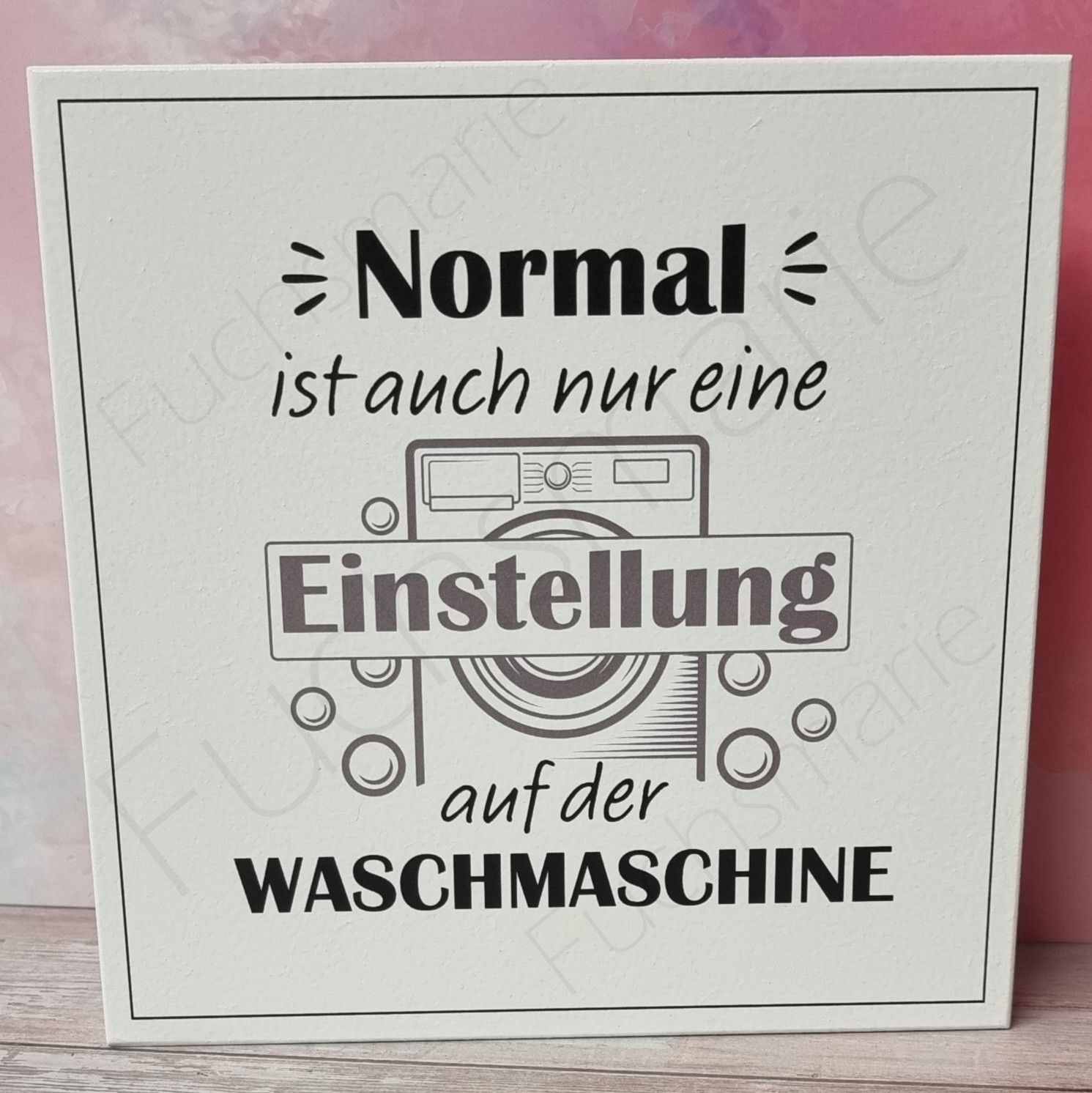 Normal ist auch nur eine Einstellung an der Waschmaschine | 1 | 0271 | Unsere liebevoll designten Holzschilder werden in Handarbeit in unserer kleinen Manufaktur für Dich hergestellt. Holzschild mit Text: Normal ist auch nur eine Einstellung auf der Waschmaschine