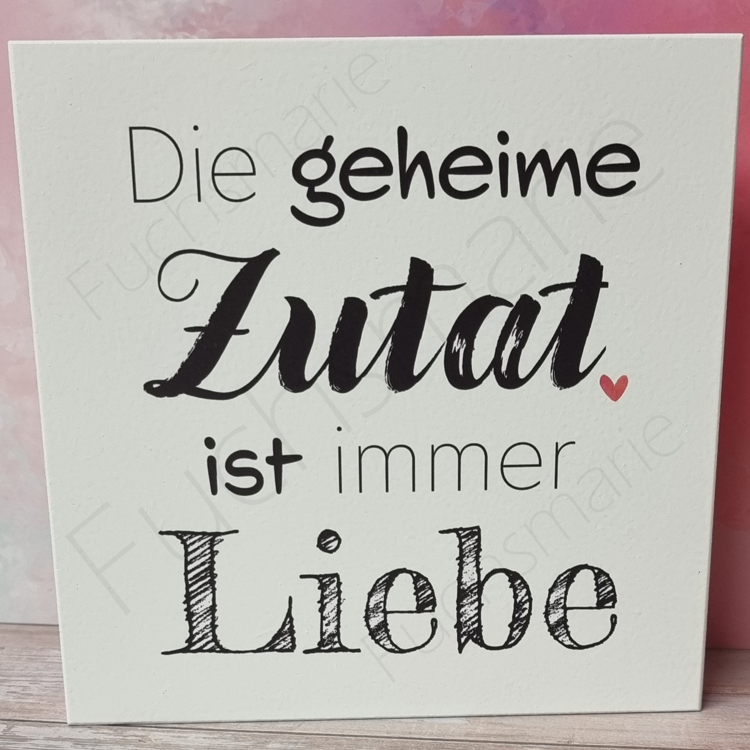 Die geheime Zutat ist immer Liebe | 1 | 0299 NEU gross weiss Die geheime Zutat ist immer | Unsere liebevoll designten Holzschilder werden in Handarbeit in unserer kleinen Manufaktur für Dich hergestellt. Holzschild mit Freundschafts-Spruch