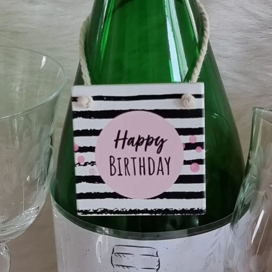 Flaschenanhänger mit Text Happy Birthday