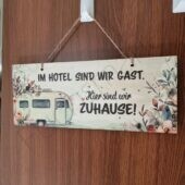 "Im Hotel sind wir Gast. Hier sind wir Zuhause." wurde zu Deiner Wunschliste hinzugefügt