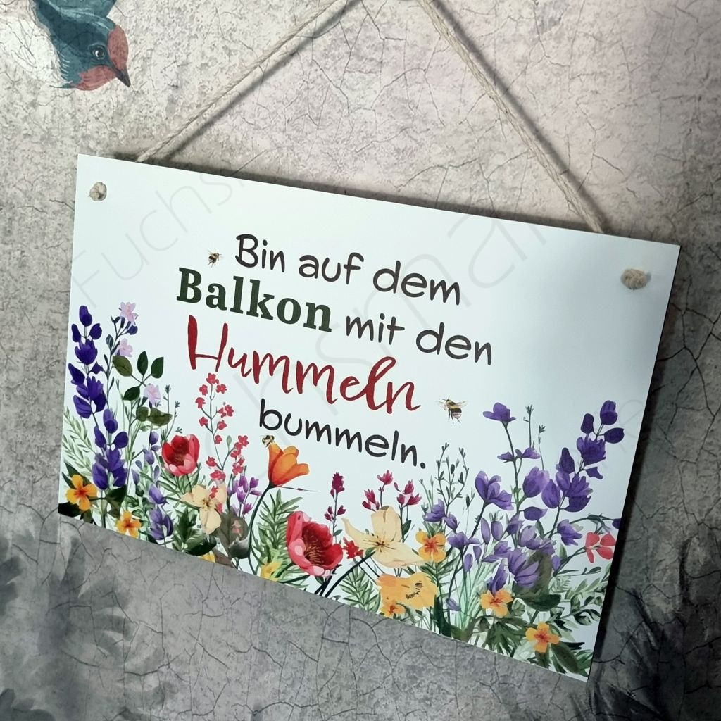 Bin auf dem Balkon mit den Hummeln bummeln | 3 | 0525 1 | Unsere liebevoll designten Holzschilder werden in Handarbeit in unserer kleinen Manufaktur für Dich hergestellt. Die meisten unserer Schilder sind in verschiedenen Größen verfügbar. Bin auf dem Balkon mit den Hummeln bummeln