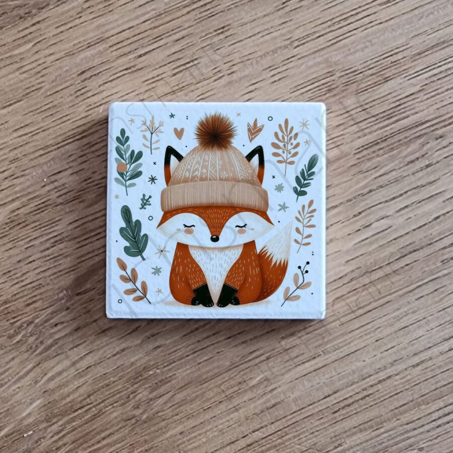 Magnet Fuchs mit Wintermütze und Blättern.