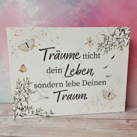Holzschild mit Spruch. Träume nicht dein Leben, sondern lebe deinen Traum