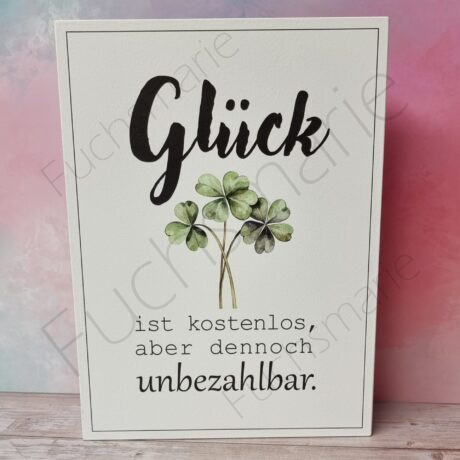 Holzschild: Glück ist kostenlos, aber dennoch unbezahlbar